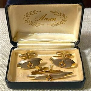 Vintage Anson Shriners tie bar and cuff link set